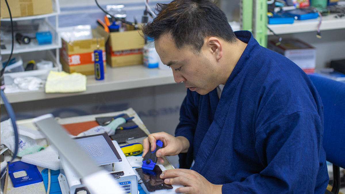 スマホ修理作業を他人に見られると緊張する方へ｜落ち着いて作業